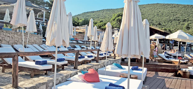 После Црне Горе “РАМПУ” за Србе спустили и Хрвати: Поставили критеријум који важи само за држављане Србије